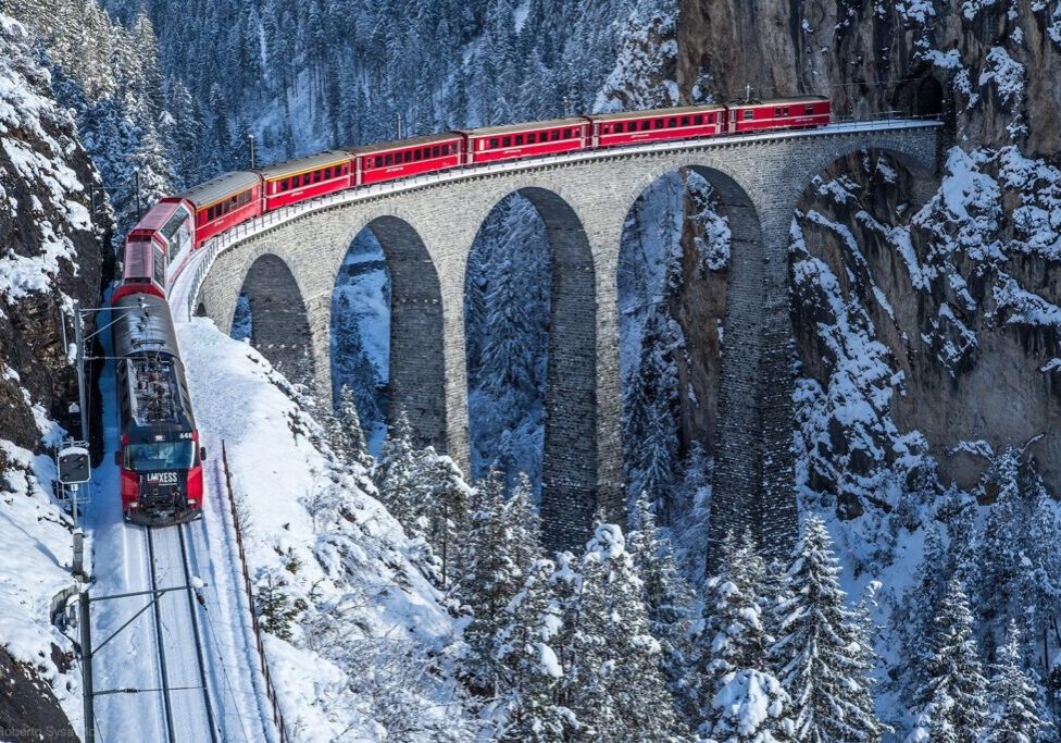 Il treno del Bernina d'inverno
